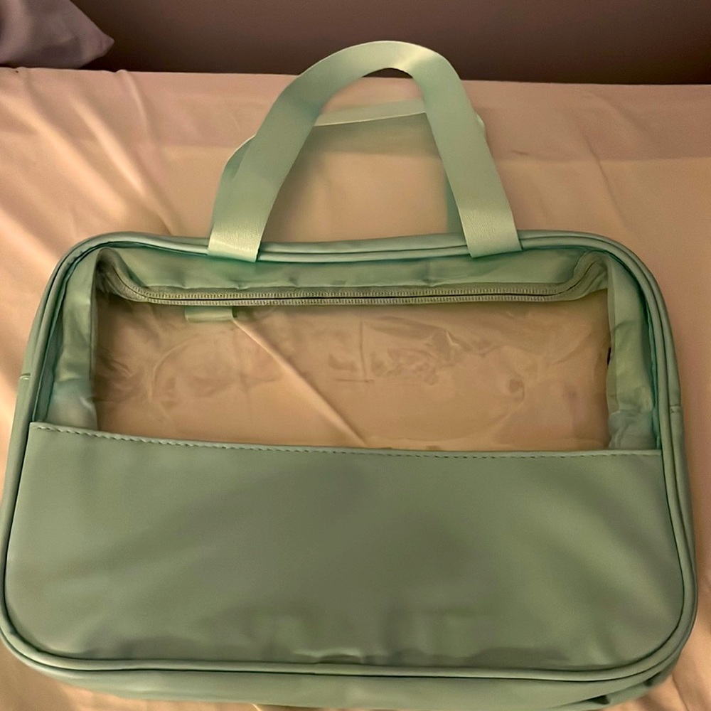 Wash bag easy for traveling